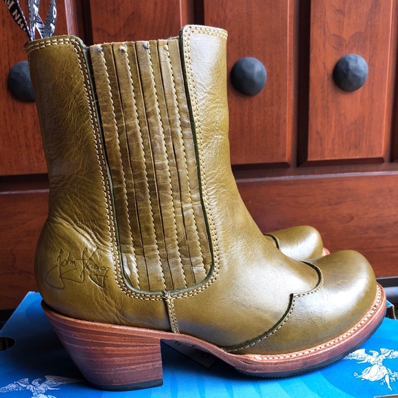 John Fluevog Shoes - 259$!🔥Fluevog. A double-stitched, Handmade.